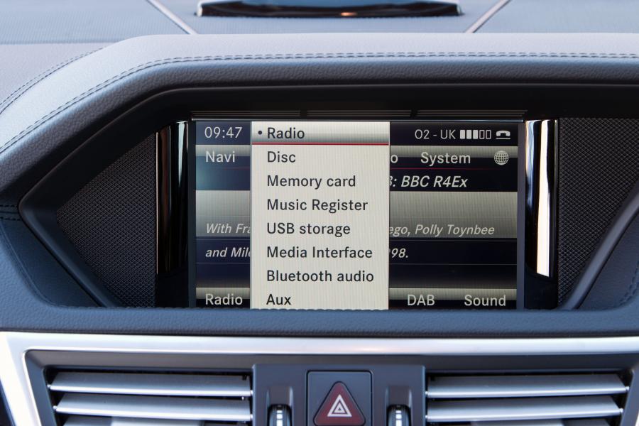 Mercedes-Benz E300 Hybrid Saloon 2012 года  (фото 15 из 58)